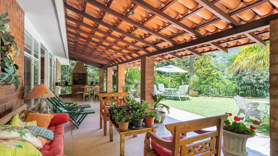 Casa com Piscina Churrasqueira Jogos e Lareira