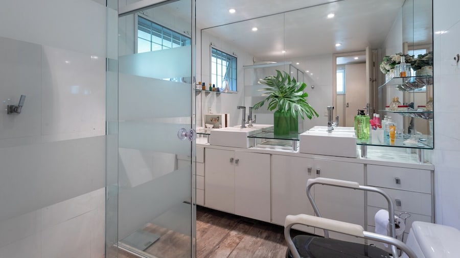 Casa com Piscina Churrasqueira Jogos e Lareira