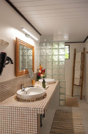 House, Sea View | Bathroom - Matira Sunset House (Bora Bora)