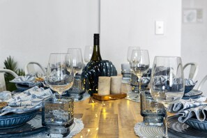 Dining - Chevron Renaissance - 2 Bed 2 Bath - 3295 - 3 night - 2 bed 2 bath Apartment (SURFERS PARADISE)