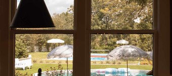 Pool+Firepit+Pickleball 0.4 mile to Henkel Square