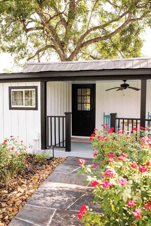 Exterior detail - Cottage for 2 | IN TOWN | Firepit+Pool+Pickleball (Round Top)