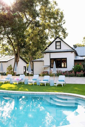 Pool - Pool + Pickleball + Firepit | IN TOWN | Sleeps 8 (Round Top)