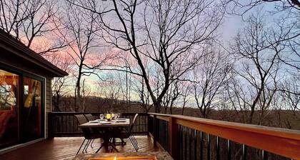 Sleeps 10 Walk to Trails & Pool, Arcade & Shuffleboard