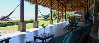 Surfari Charters Beach House – Guasacate, Popoyo, Nicaragua