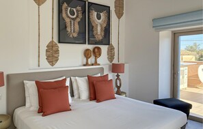 Travel cot, free WiFi - Stunning home in Sineu with private swimming pool, can be inside or outside (Sineu)