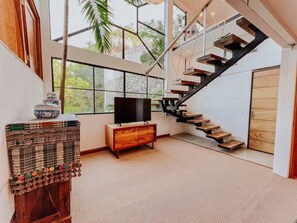 Interior - Luxurious 2bd/1ba Loft close to Pana with hot tub (Panajachel)