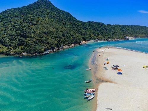 Ampla Casa com Piscina Ponta do Papagaio