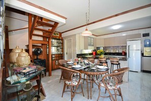 Villa | Dining - Ampla Casa com Piscina Ponta do Papagaio (Palhoça)