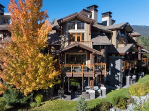 Exterior - Luxe townhouse with hot tub & AC (Whistler)