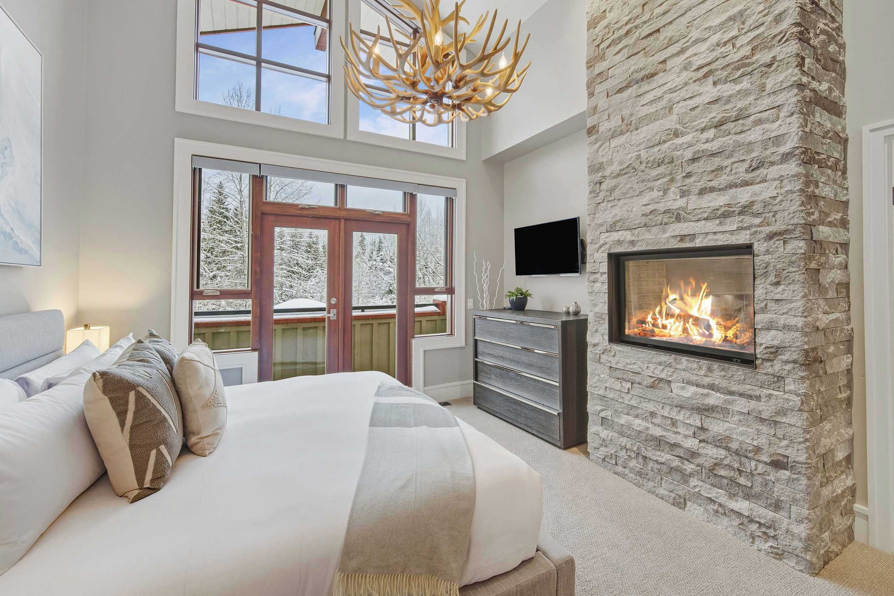 Tabla de planchar con plancha, wifi y ropa de cama 