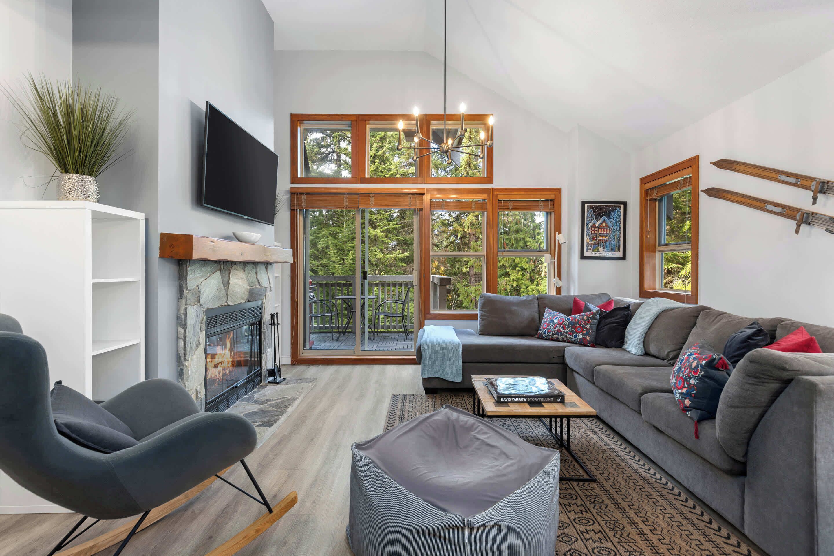 Fernseher, Kamin, Arbeitsbereiche