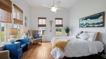 4 bedrooms, desk, iron/ironing board, WiFi (free)