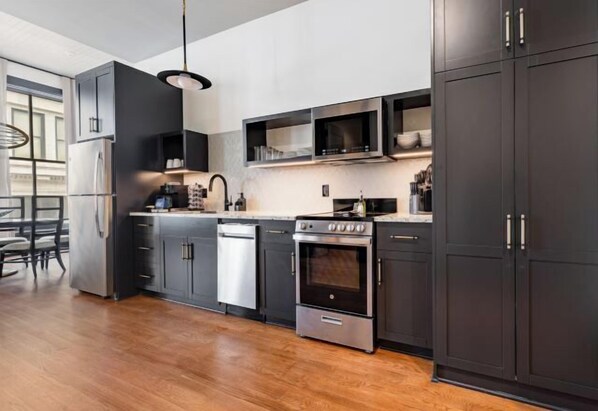 Room - 2BR Beautiful Space + Private Bedroom Patio The Mayfair (New Orleans)