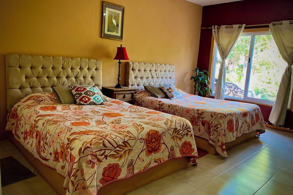 Quarto casal família, vista para o jardim | Wi-Fi de cortesia