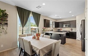 Private kitchen - 3-bedroom house in enchanting North Las Vegas with AC (North Las Vegas)