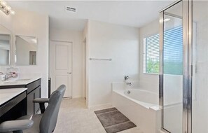 Hair dryer, bidet, towels, soap - 3-bedroom house in enchanting North Las Vegas with AC (North Las Vegas)