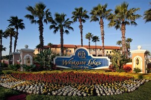 Property grounds - Apartment with 3 bedrooms (one lock off) at Westgate Lakes Resorts and Spa, Orlando, sleeps up to 12 people. (Orlando)