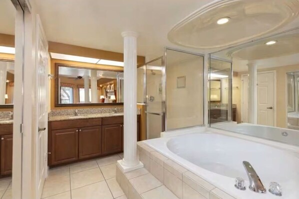 Hair dryer, towels, toilet paper - Apartment with 3 bedrooms (one lock off) at Westgate Lakes Resorts and Spa, Orlando, sleeps up to 12 people. (Orlando)