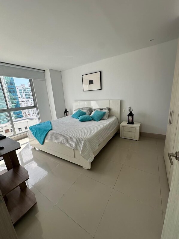 Apartemen Comfort, balkon, pemandangan pantai | Setrika/meja setrika dan Wi-Fi gratis