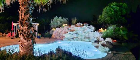 حمّام سباحة مُدفَّأ