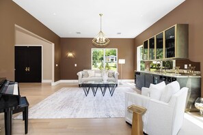 House, 6 Bedrooms, Private Pool | Dining room