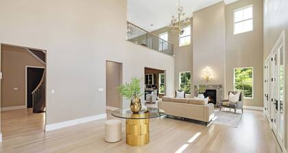 The Polished Pearl Estate Luxe Retreat - Pool - Spa