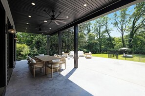 Casa, 6 habitaciones, alberca privada | Restaurante al aire libre