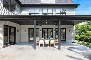 House, 6 Bedrooms, Private Pool | Outdoor dining