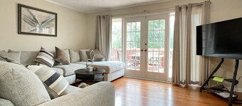 Decatur Garden Retreat 4-bedroom house with lots of outdoor spaces -pet-friendly