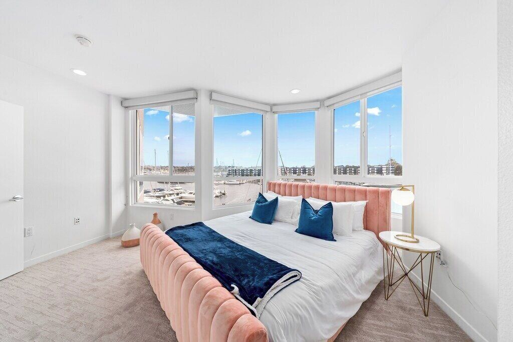 Bureau, fer et planche à repasser, lit parapluie, Wi-Fi gratuit