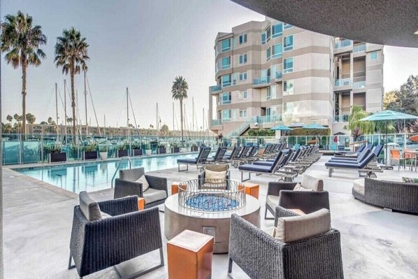 A heated pool -  Opal Shore' Waterfront Harbor Views, Walk to Beach Pool, Hot Tub & Parking (Marina del Rey)