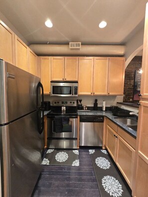 電子レンジ、オーブン、コンロ、食器洗い機