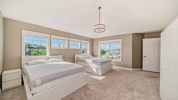 6 bedrooms, iron/ironing board, WiFi, bed sheets