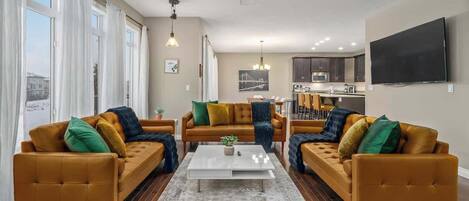 Fernseher, Kamin, Arbeitsbereiche