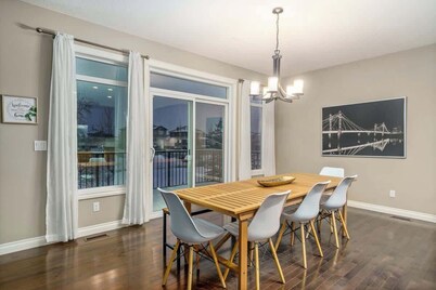 Waterfront, Fireplace, 90 min Banff, Latte, AC