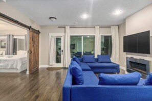 Fer et planche à repasser, lit de bébé portatif, Wi-Fi, literie fournie