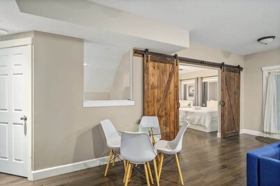 Waterfront, Fireplace, 90 min Banff, AC