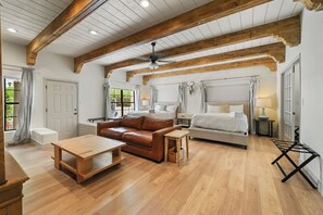 Living area - Sleeps 30 | 12BR Paradise Valley Estate nr Scottsdale: Pool, Swim-Up Bar, Casita (Paradise Valley)