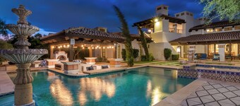 Premier Paradise Valley Estate – 11BR – Pool, Spa and Swim-Up Bar