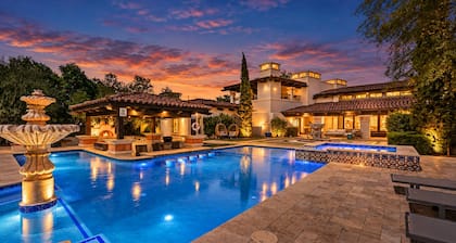 Valley Vista Estate: 12BR Paradise Valley, Swim-Up Bar, Putting Green, Sleeps 30