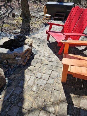 Terrace/patio -  Poconos house with Hot Tub, Game Room, Fire Pit, Pets Allowed (Tobyhanna)