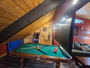 Games room -  Poconos house with Hot Tub, Game Room, Fire Pit, Pets Allowed (Tobyhanna)