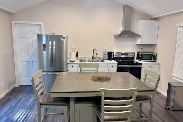 Køleskab, mikrobølgeovn, ovn, kogeplade