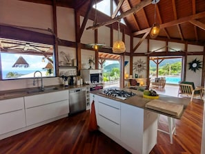 Fridge, microwave, oven, dishwasher - Rêves sous le vent (Bouillante)
