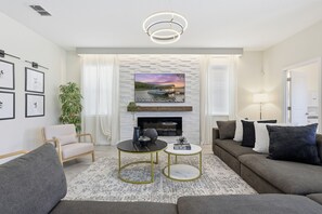 Smart TV - Charming Vacation Home with Pool 6BD/6BA CG1505 (Four Corners)