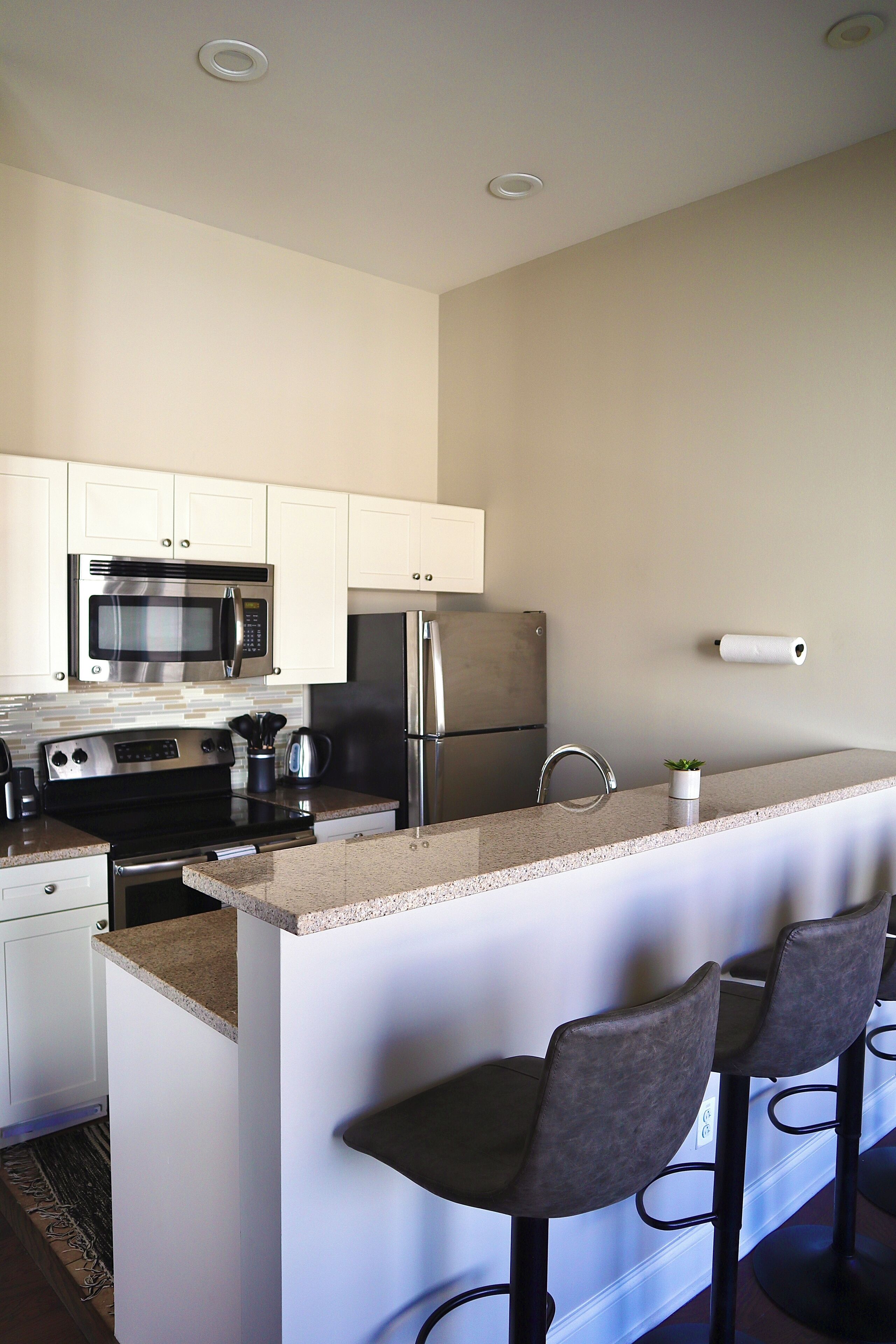 Refrigerador, microondas, horno y parrilla de estufa 