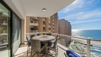 Habitación, balcón, vista al océano | Balcón