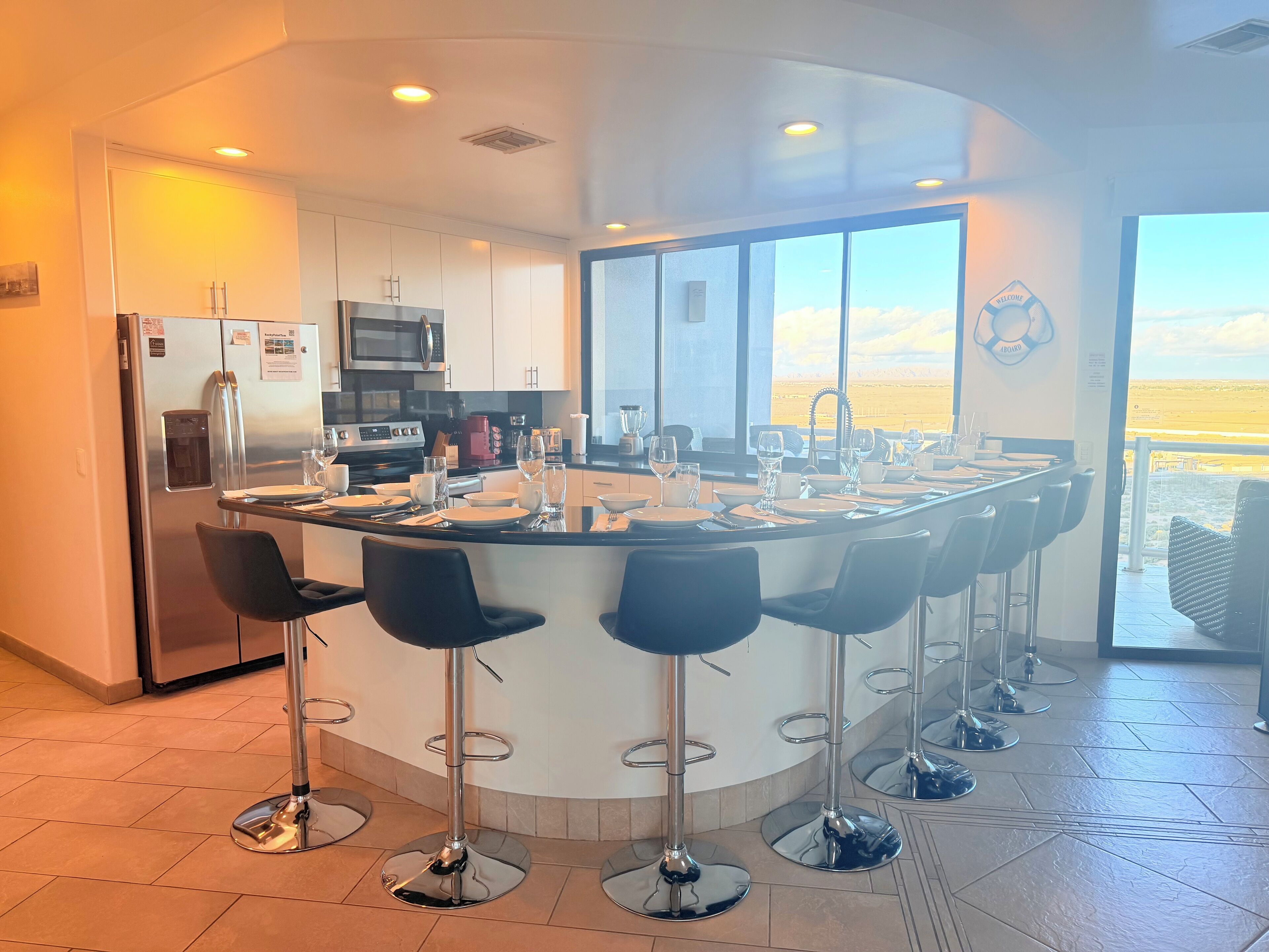 Chambre, balcon, vue océan | Cuisine privée | Réfrigérateur dans l'espace commun, micro-ondes dans l'espace commun