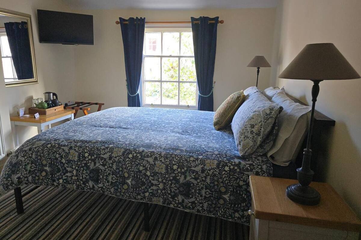 Comfort Double Room | Premium bedding, down duvets, desk, laptop workspace